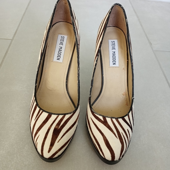 Steve Madden Rummble Calf Hair Zebra Print Heel - Picture 2 of 12